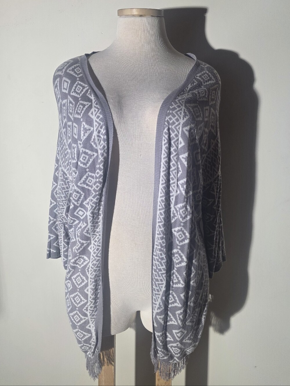Skies Are Blue Light Gray & White Aztec Open-Front Cardigan w/Fringe (Size 1X)